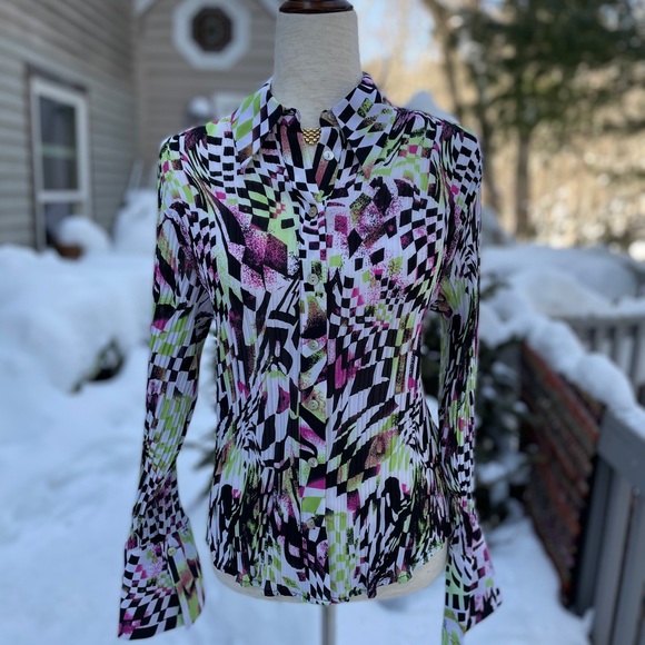 VIOLET & CLAIRE Pleated Blouse - Picture 12 of 12